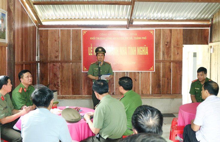 Khánh thành và bàn giao nhà tình nghĩa cho cán bộ Công an xã Trường Xuân