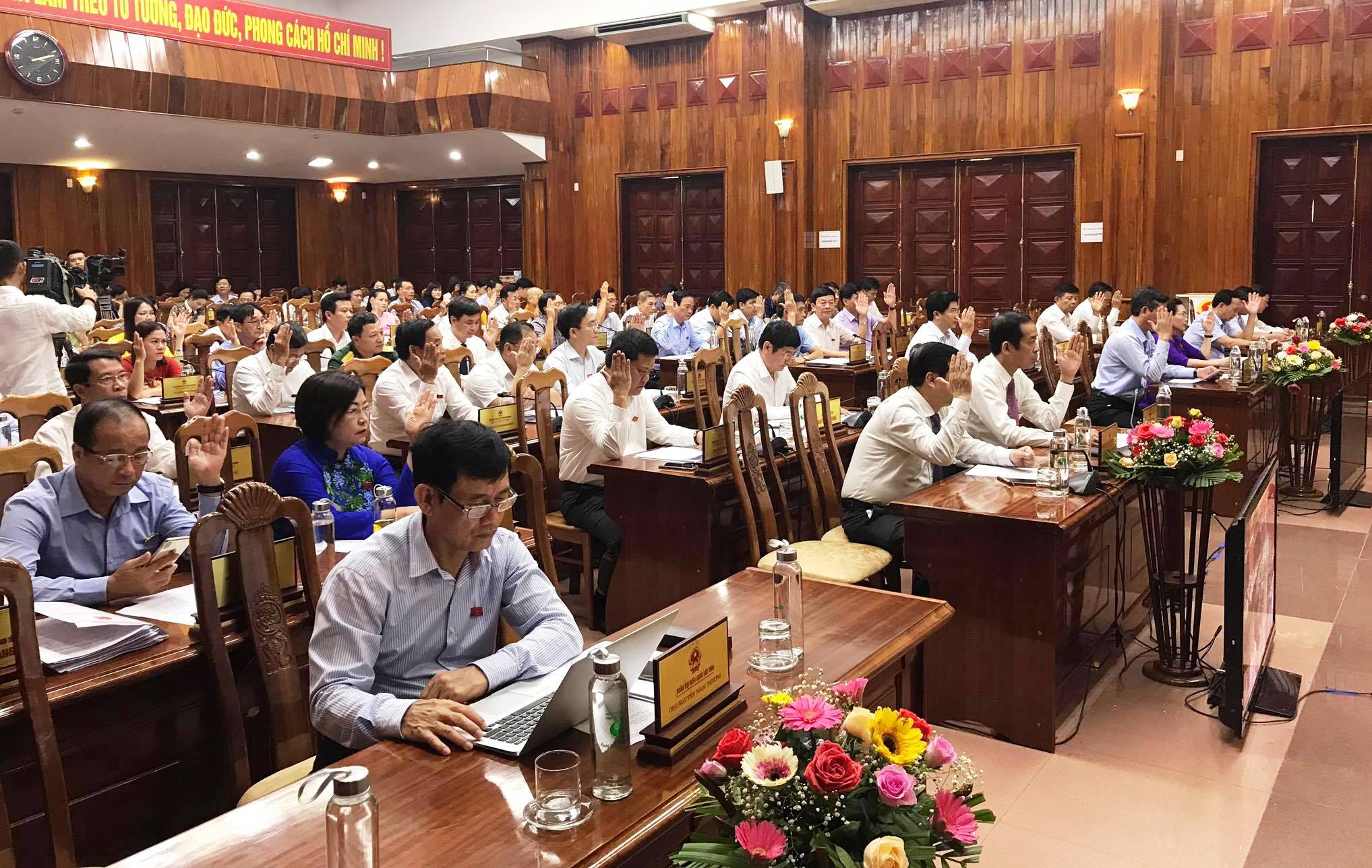 Nghị quyết HĐND tỉnh Quảng Bình khóa XVII, kỳ họp thứ 16 (tiếp theo)