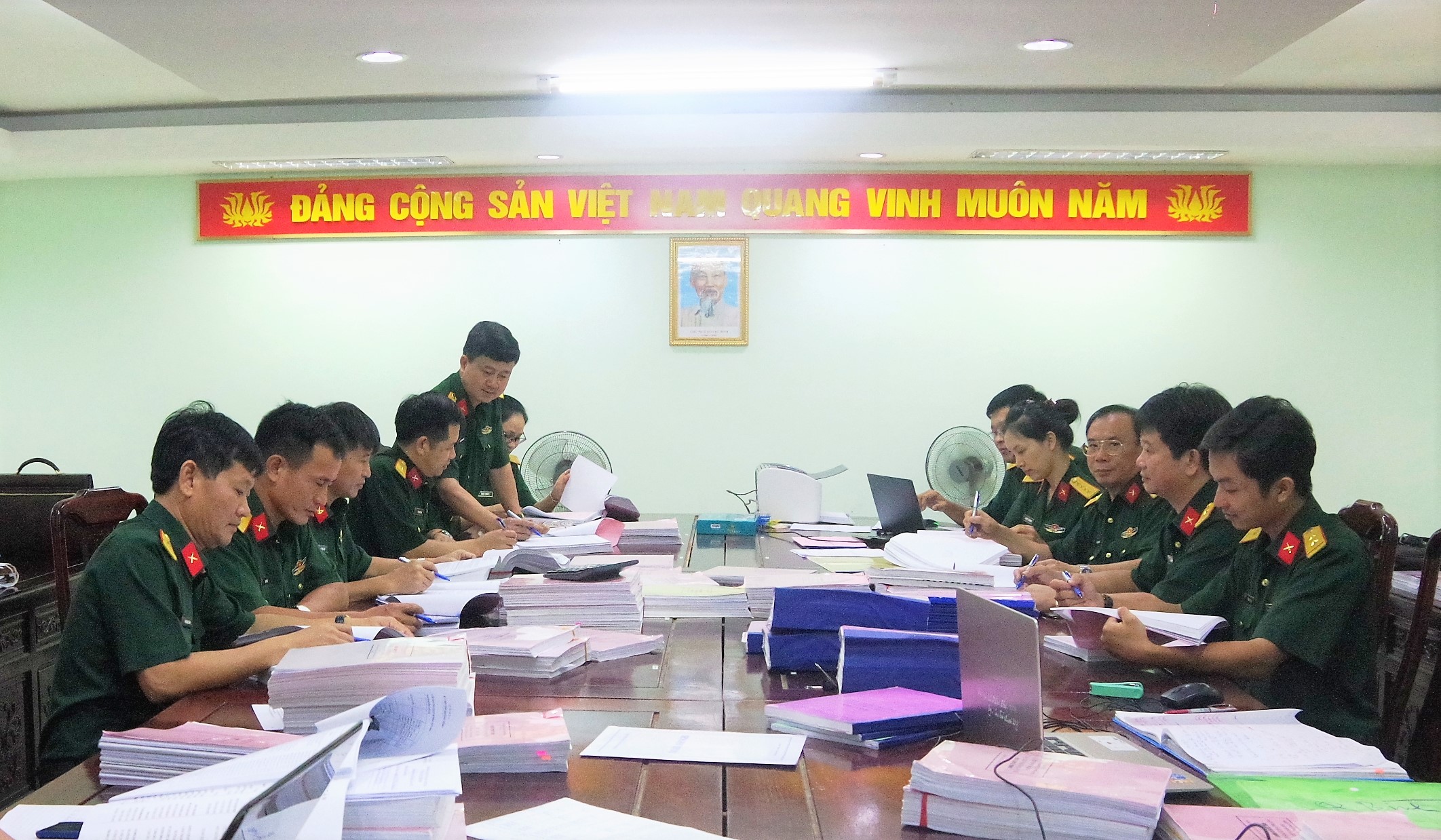Đẩy mạnh phong trào thi đua "Xây dựng đơn vị quản lý tài chính tốt".