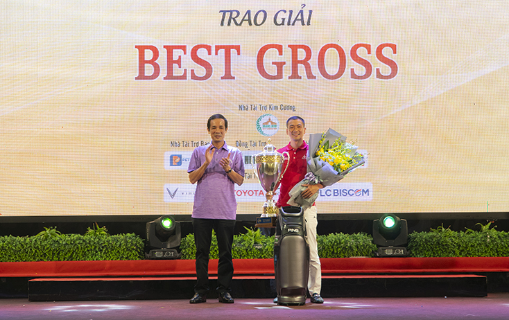 Hơn 2,7 tỷ đồng từ thiện được trao tại Lễ bế mạc giải Golf "Quảng Bình Championship 2020"