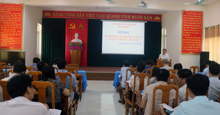 Bồi dưỡng kiến thức pháp luật cho các chức danh bổ trợ tư pháp