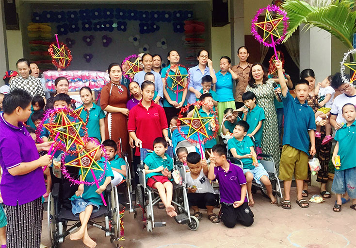 Tổ chức Tết Trung thu cho trẻ khuyết tật huyện Quảng Trạch
