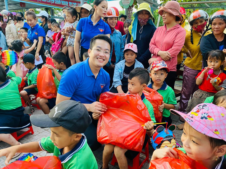 "Tết Trung thu cho em"