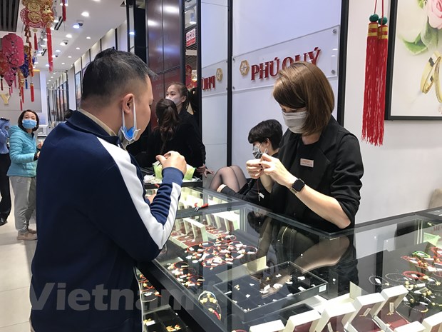 Bật tăng, giá vàng SJC tiến sát ngưỡng 56,5 triệu đồng mỗi lượng