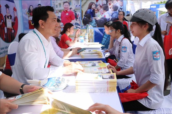 Bộ GD&amp;ĐT 'tuýt còi' một số trường đại học thông báo tuyển sinh không rõ ràng