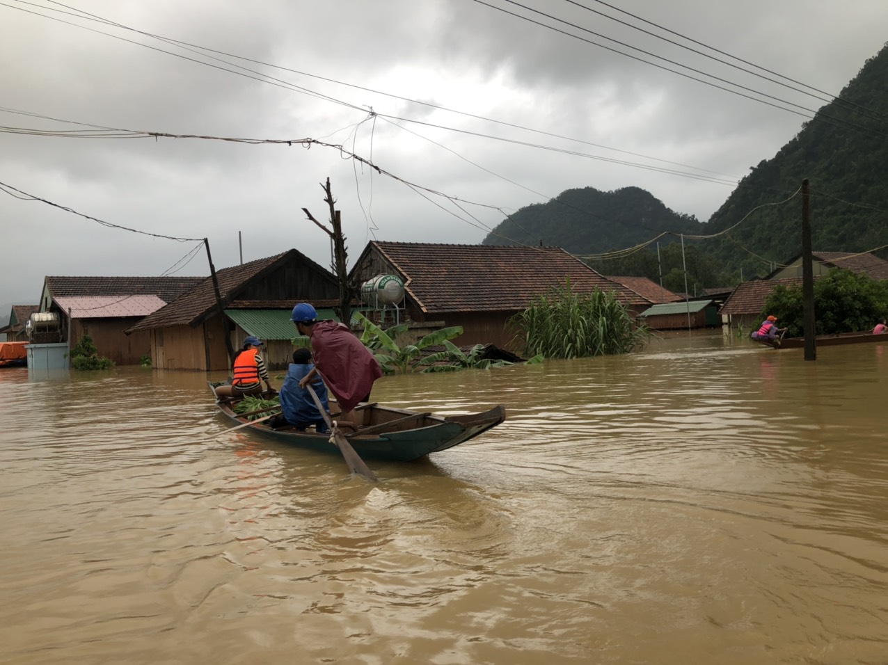 Cuộc sống trên "rốn lũ" Tân Hóa