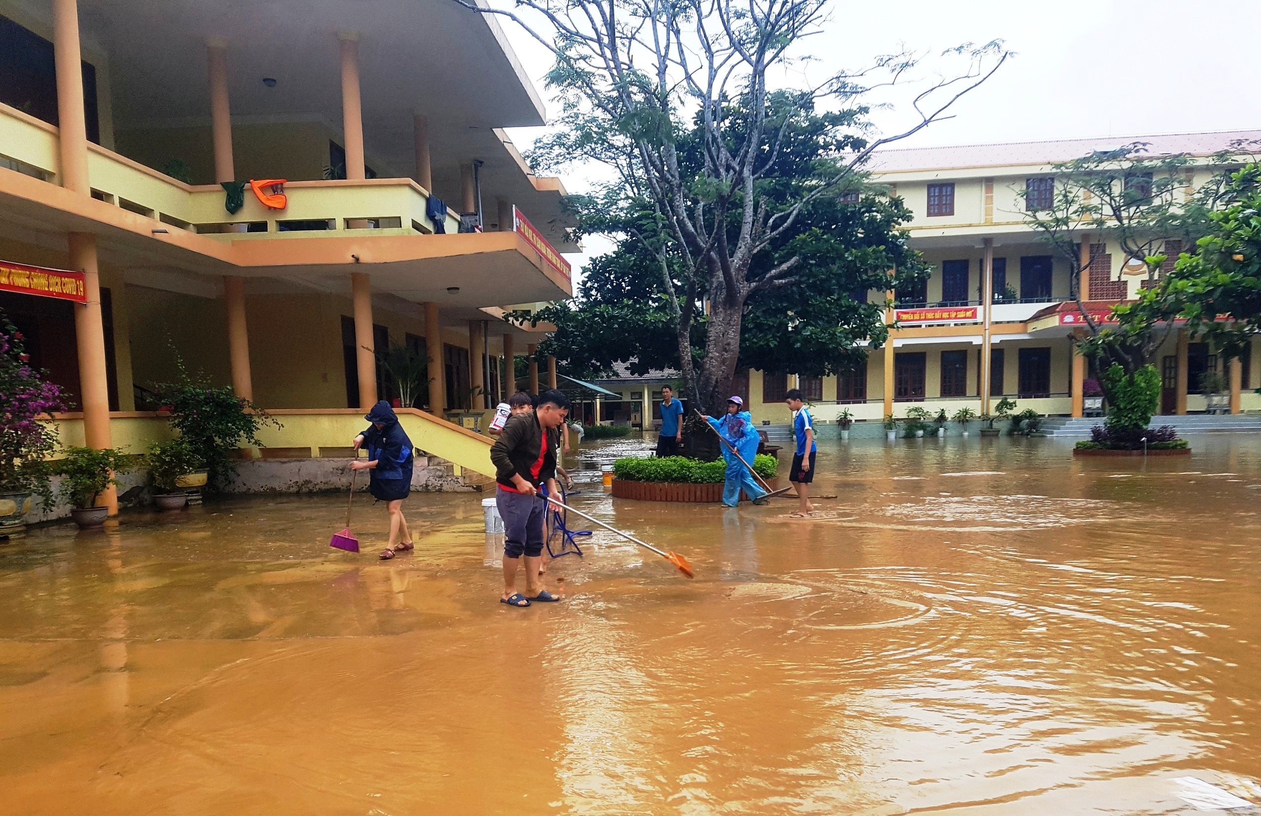 Các địa phương tập trung khắc phục hậu quả lũ lụt