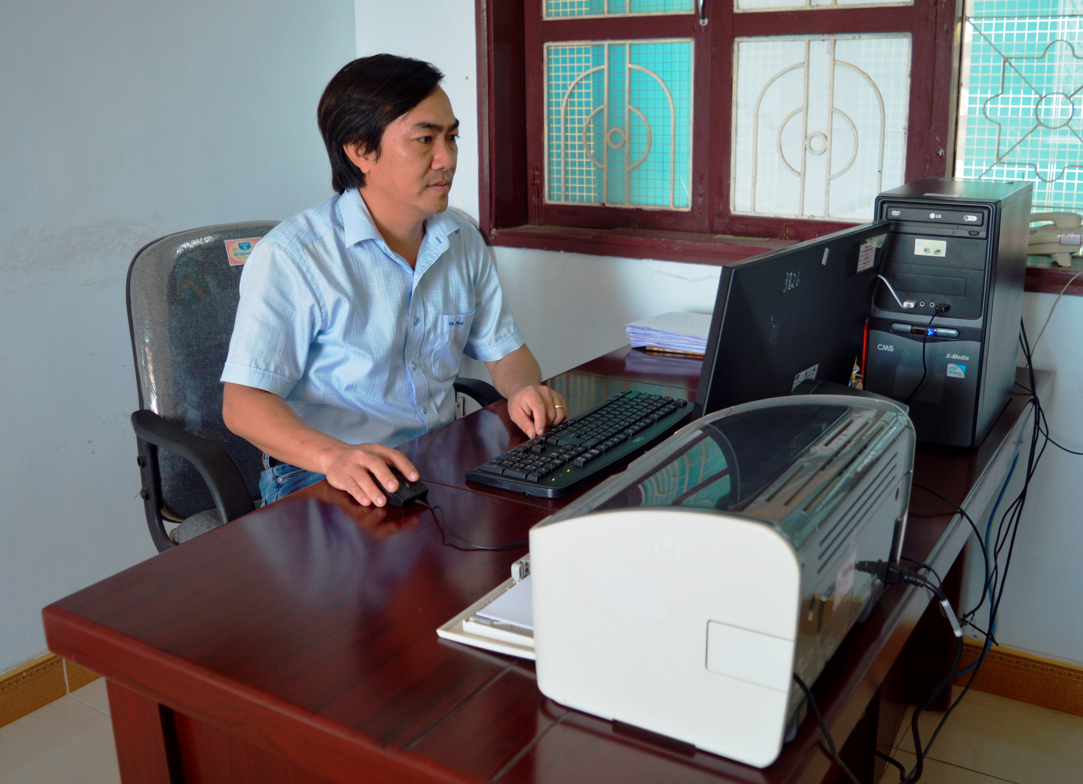 Thầy giáo trẻ đam mê nghiên cứu khoa học