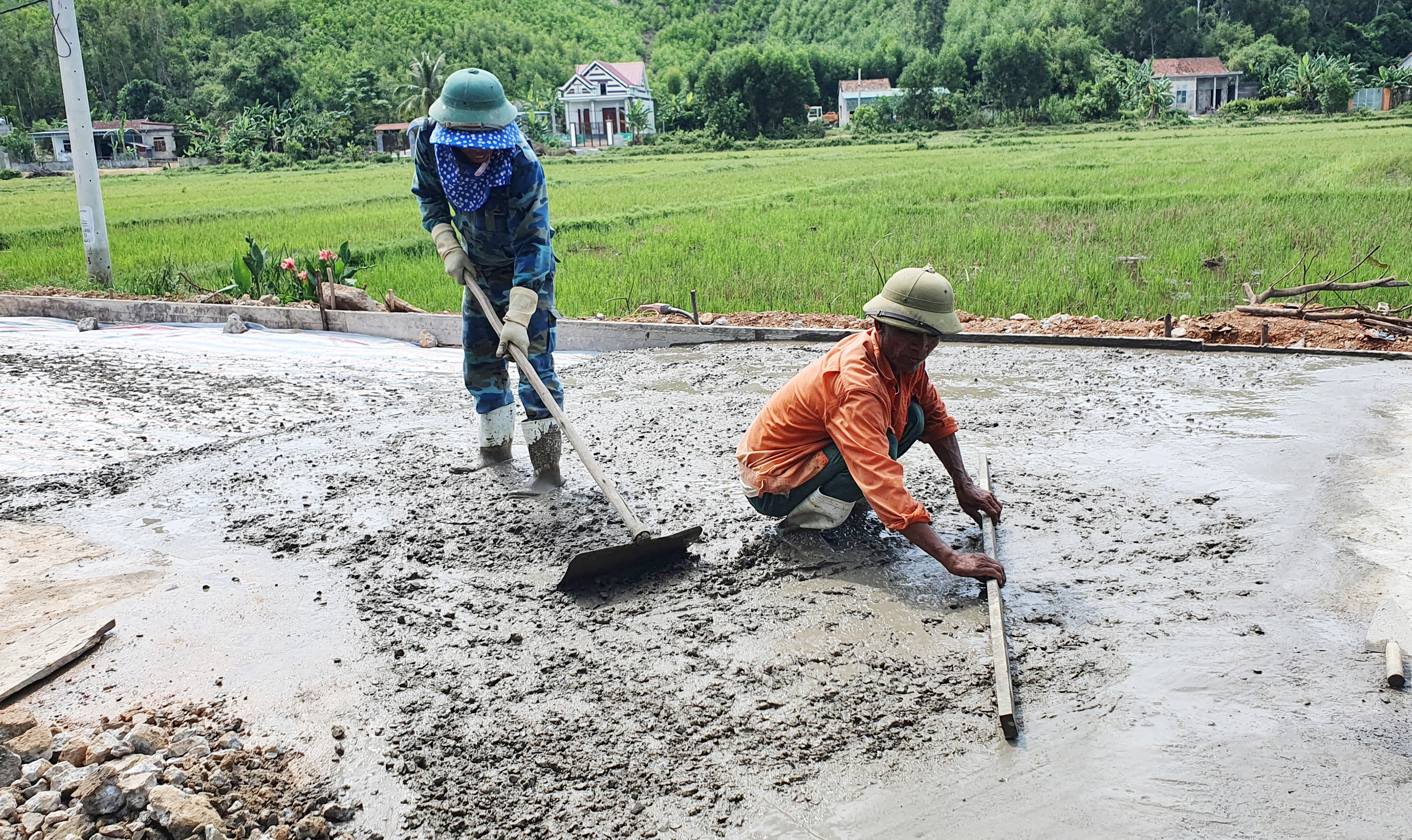 "Ăn cơm nhà vác tù và hàng tổng"