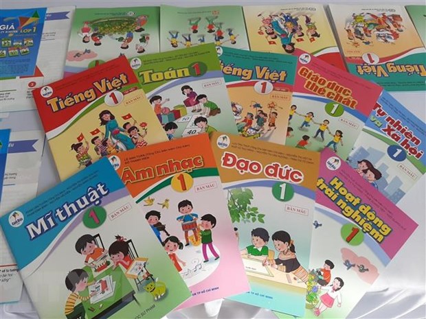 Mở rộng các kênh để giáo viên và người dân giúp 'nhặt sạn' SGK