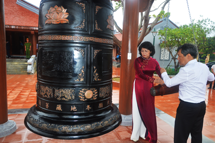 Lễ viếng, dâng hương tại Đền thờ Bác Hồ và các Anh hùng liệt sỹ