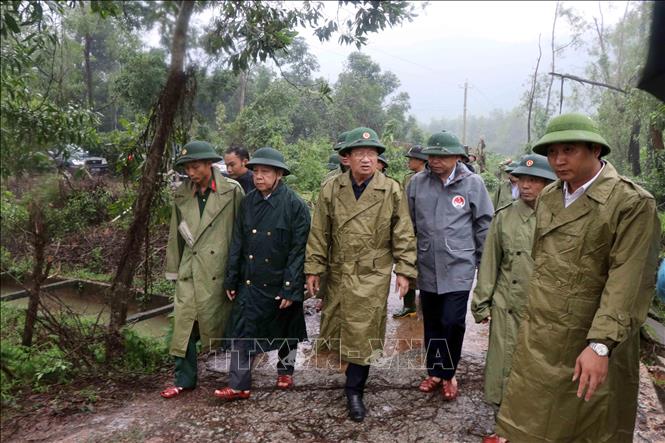 Tìm kiếm 30 người mất tích liên quan vụ sạt lở tại khu vực thủy điện Rào Trăng 3