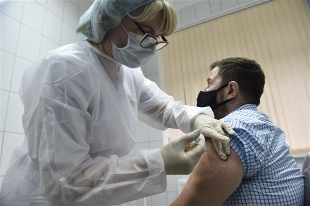 Nga phê chuẩn vắcxin thứ hai mang tên EpiVacCorona