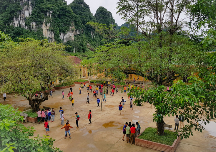 Dọn lũ, đón học trò