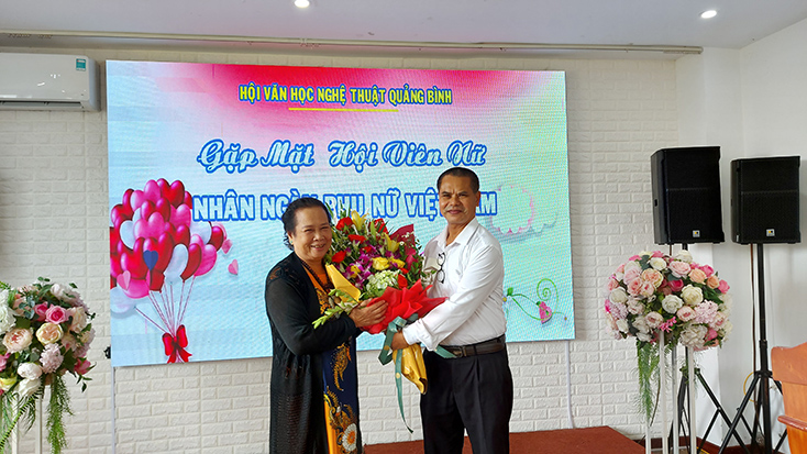 Giao lưu, gặp mặt nữ văn nghệ sỹ nhân Ngày Phụ nữ Việt Nam