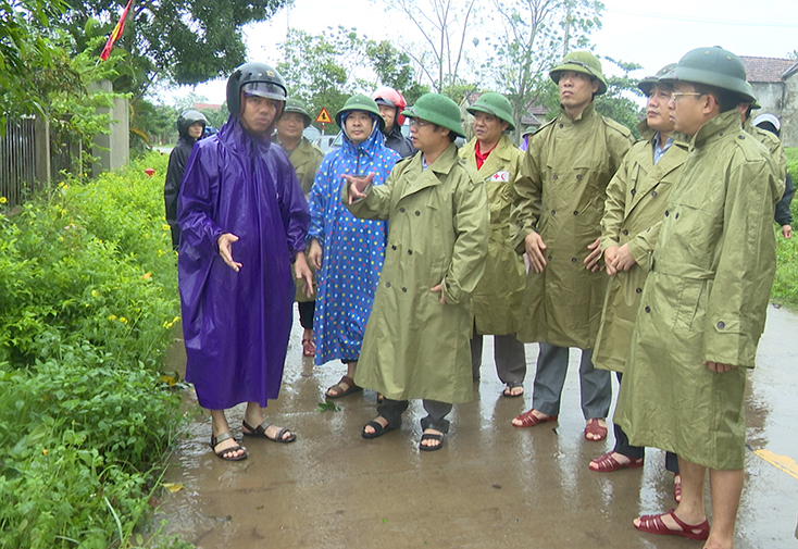 Đồng chí Cao Văn Định kiểm tra, chỉ đạo công tác phòng, chống mưa, lũ tại huyện Bố Trạch