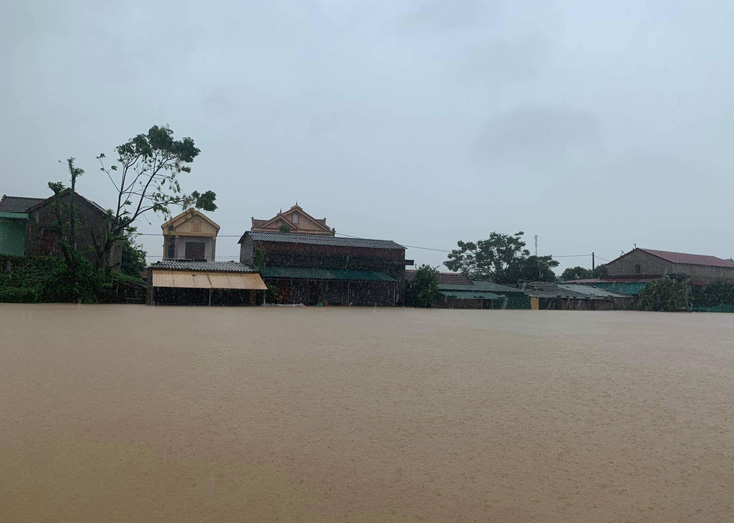 Quảng Bình thành biển nước, 40.000 nhà dân ngập từ 0,5 m đến trên 3m