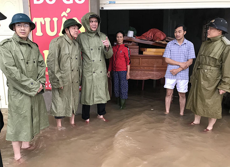 Phó Bí thư Thường trực Tỉnh ủy Trần Thắng kiểm tra công tác phòng, chống mưa lũ tại các địa phương