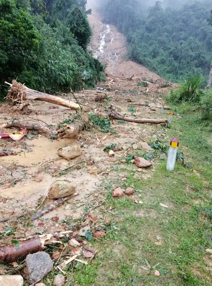 Trạm quản lý bảo vệ rừng Thác Voi bị vùi lấp do sạt lở