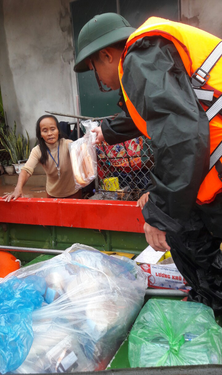 Kịp thời triển khai lực lượng cứu dân trên địa bàn