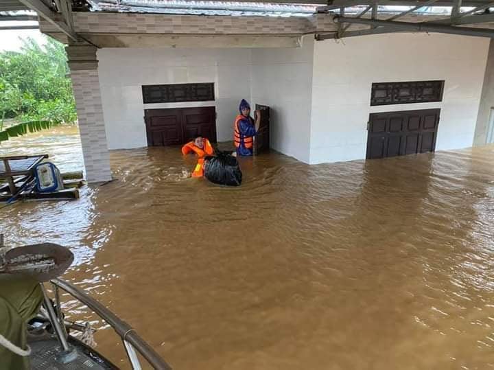 Quảng Trạch: Nhiều địa phương vẫn còn ngập sâu trong lũ
