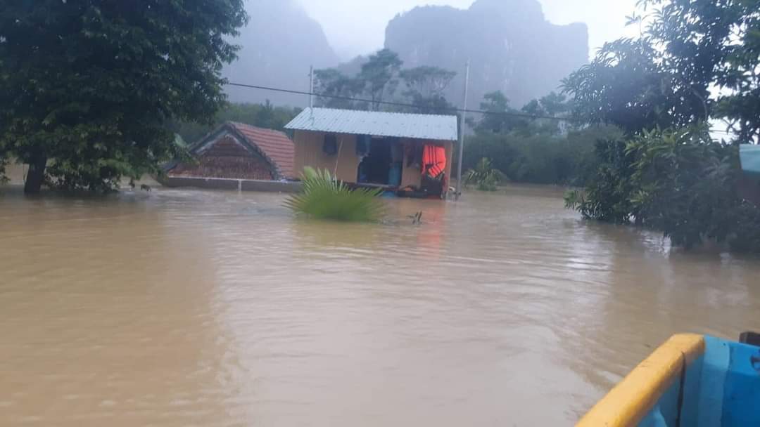 Sẩy chân khỏi nhà phao, một cháu bé bị đuối nước thương tâm