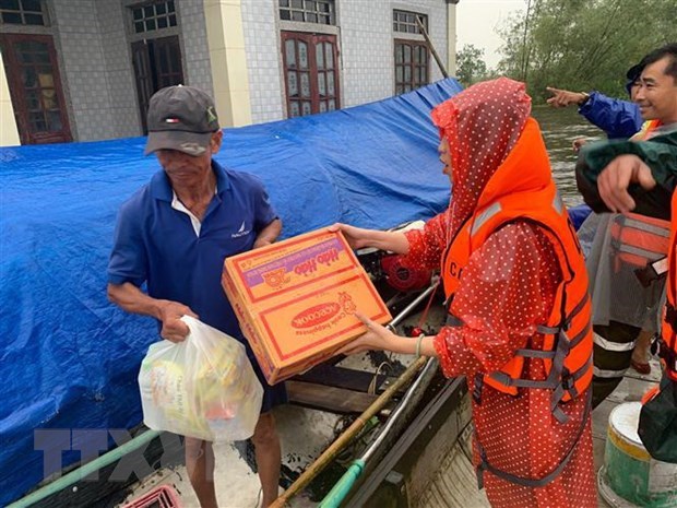 Chủ động cung ứng đủ nguồn hàng cho người dân vùng lũ miền Trung