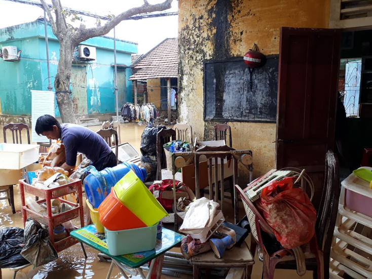 Lệ Thủy: Tập trung khắc phục hậu quả lũ lụt và tiếp nhận cứu trợ