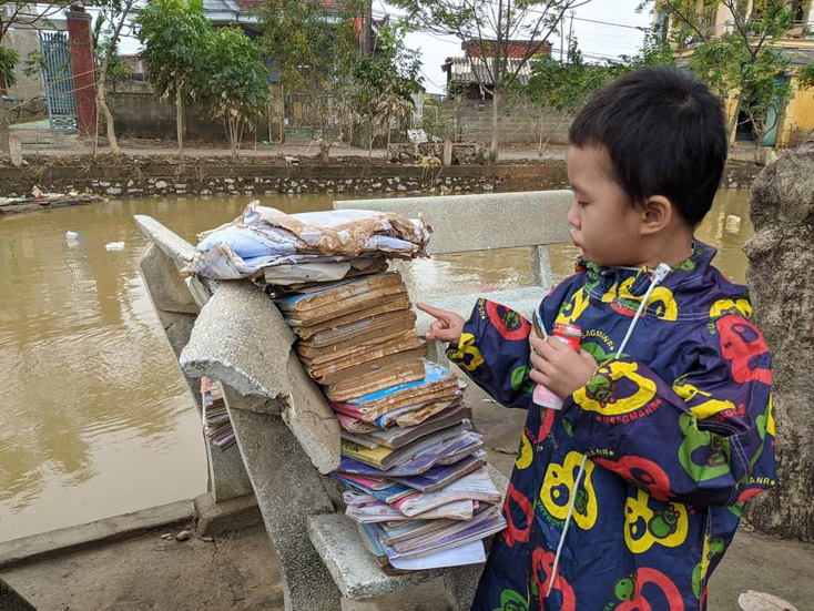 Lệ Thủy: Nỗ lực cho học sinh trở lại trường sau lũ