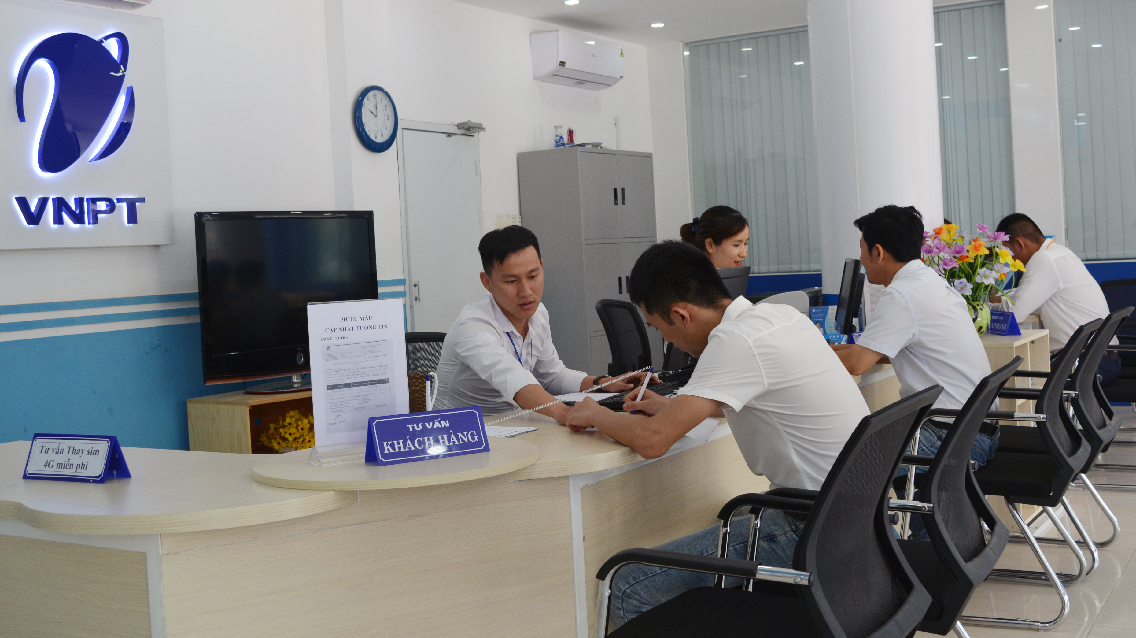 Tích cực đưa nghị quyết của Đảng vào cuộc sống