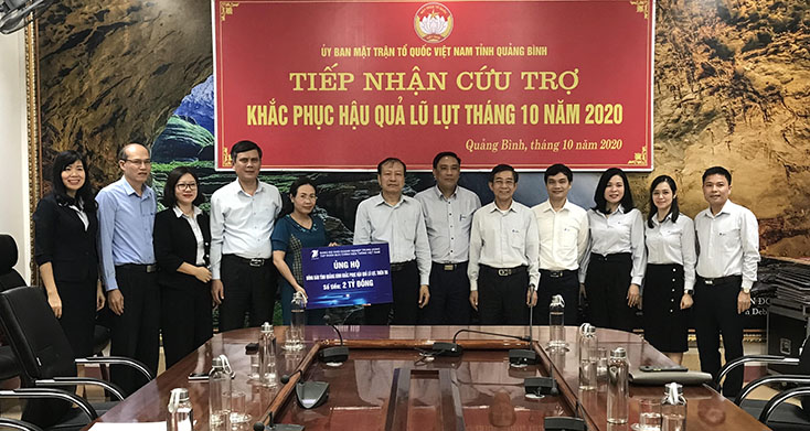 Tập đoàn Bưu chính Viễn thông Việt Nam hỗ trợ Quảng Bình 2 tỷ đồng khắc phục hậu quả lũ lụt