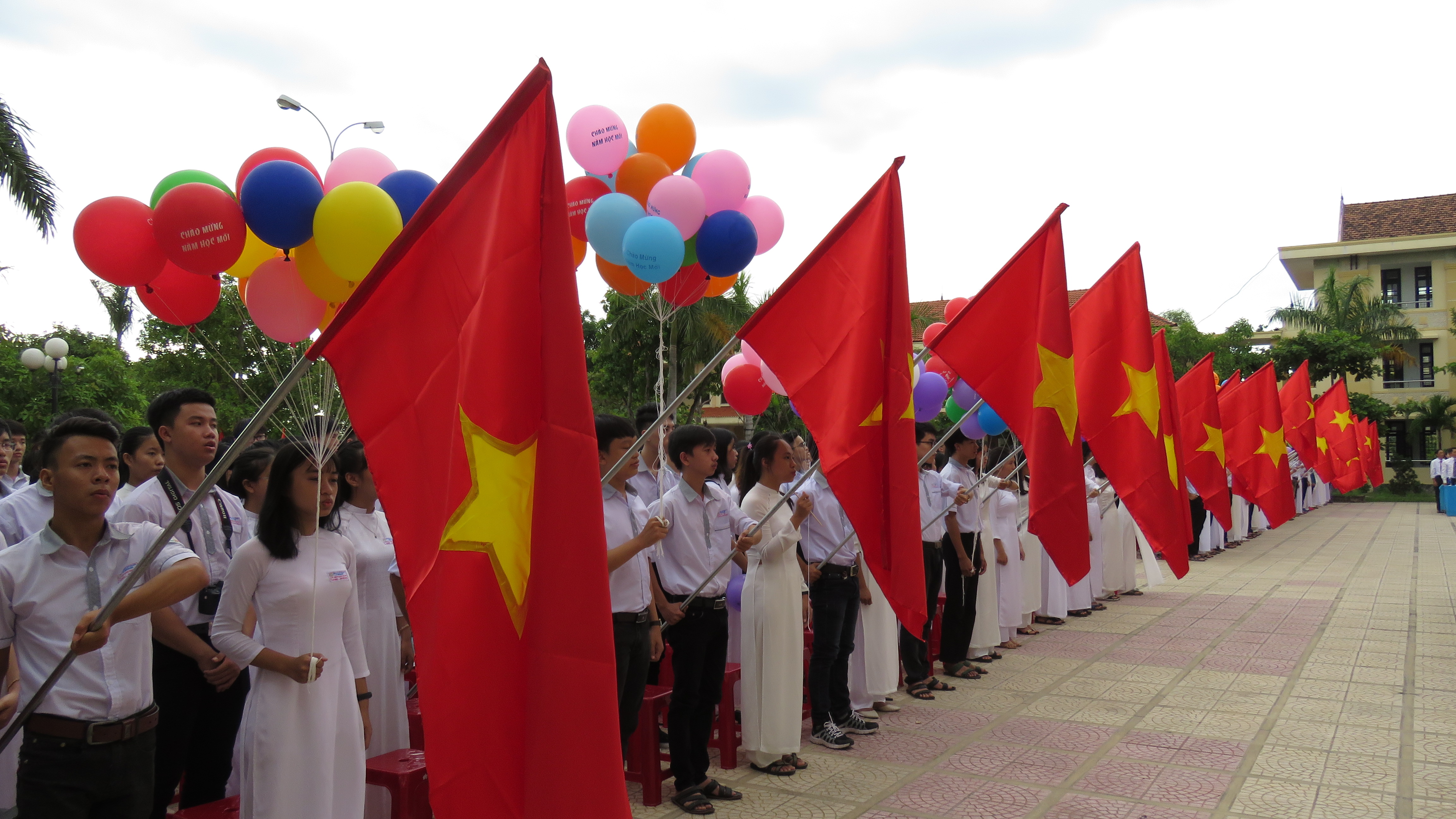 Ươm mầm "hạt giống đỏ"