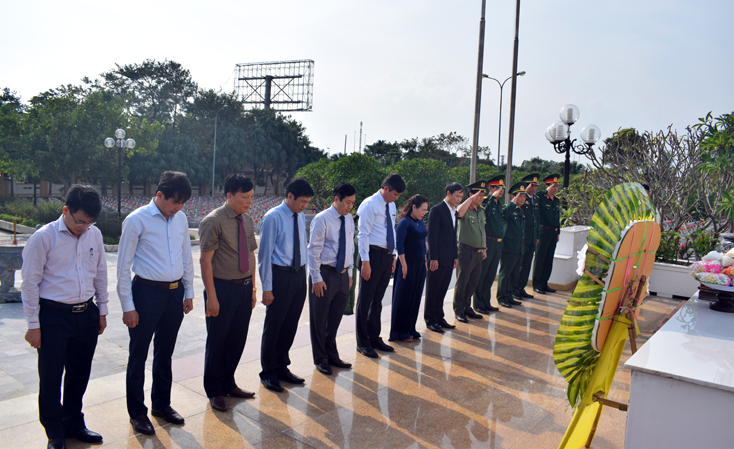 Lễ viếng, dâng hương tại Nghĩa trang Liệt sỹ Ba Dốc và Khu mộ Đại tướng Võ Nguyên Giáp