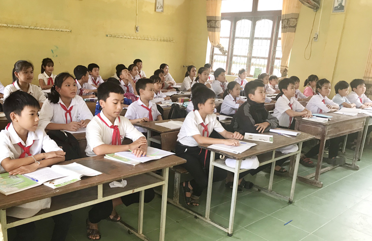 Bão số 9 diễn biến phức tạp, học sinh toàn tỉnh nghỉ học từ sáng 28-10