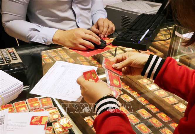 Giá vàng sáng 30-10 giảm 100.000 đồng/lượng