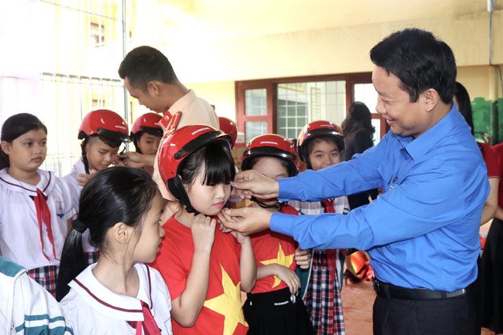 Tỉnh đoàn Quảng Bình: Tuyên truyền pháp luật về trật tự an toàn giao thông