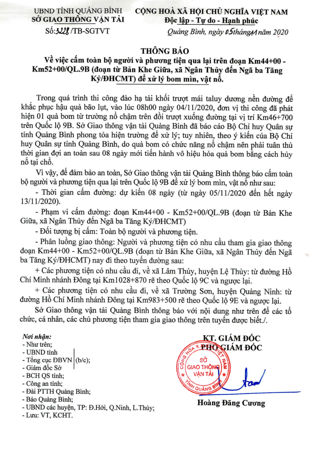 Thông báo cấm đường để xử lý bom mìn