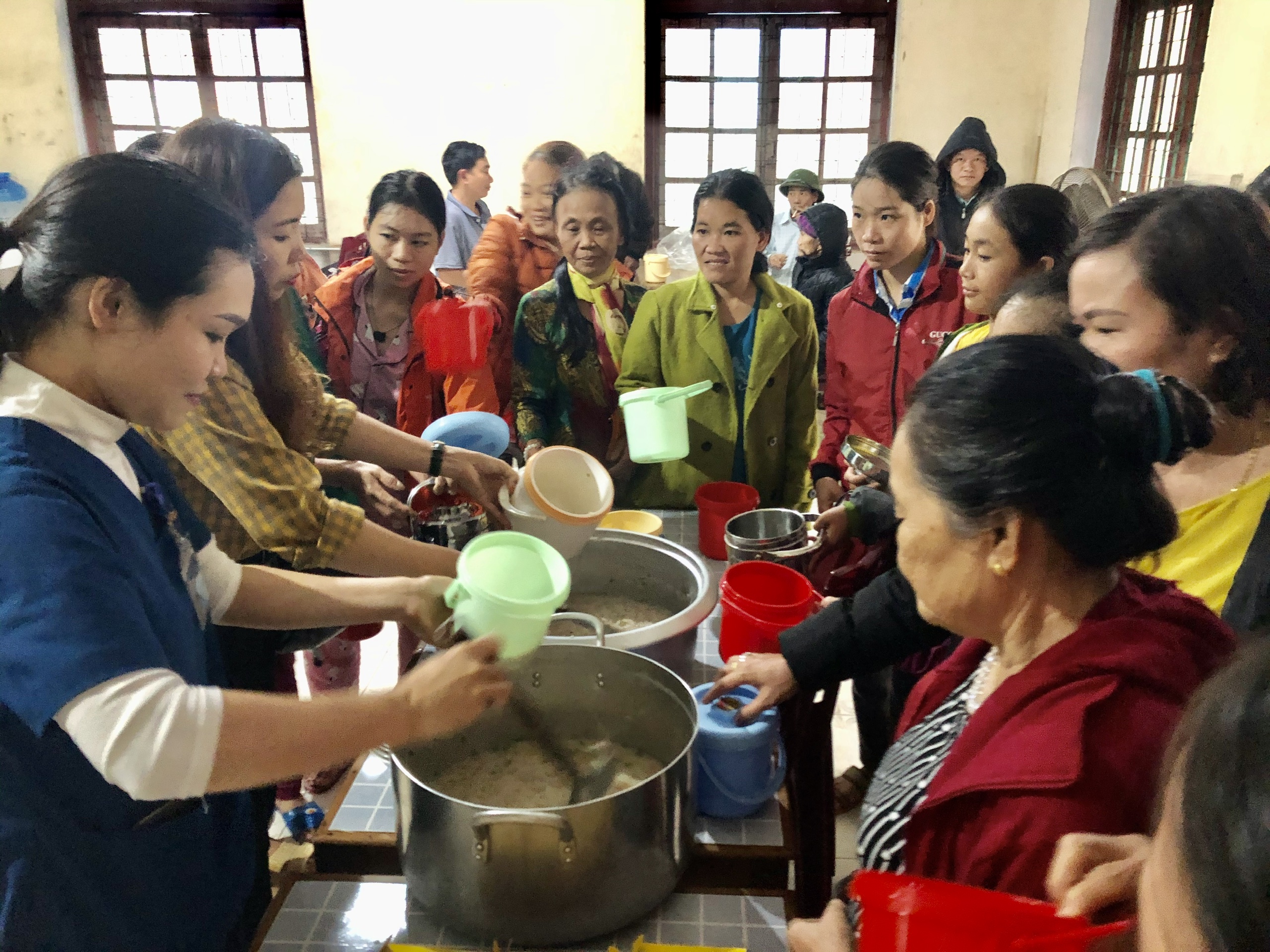 Sẻ chia yêu thương với bệnh nhân nghèo