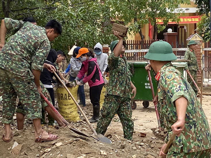 Tăng cường vệ sinh môi trường trong mùa mưa bão