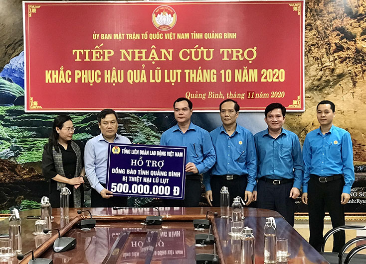 Tiếp nhận ủng hộ từ tỉnh Bình Phước, Tập đoàn CN Viễn thông Quân đội và Tổng LĐLĐ Việt Nam
