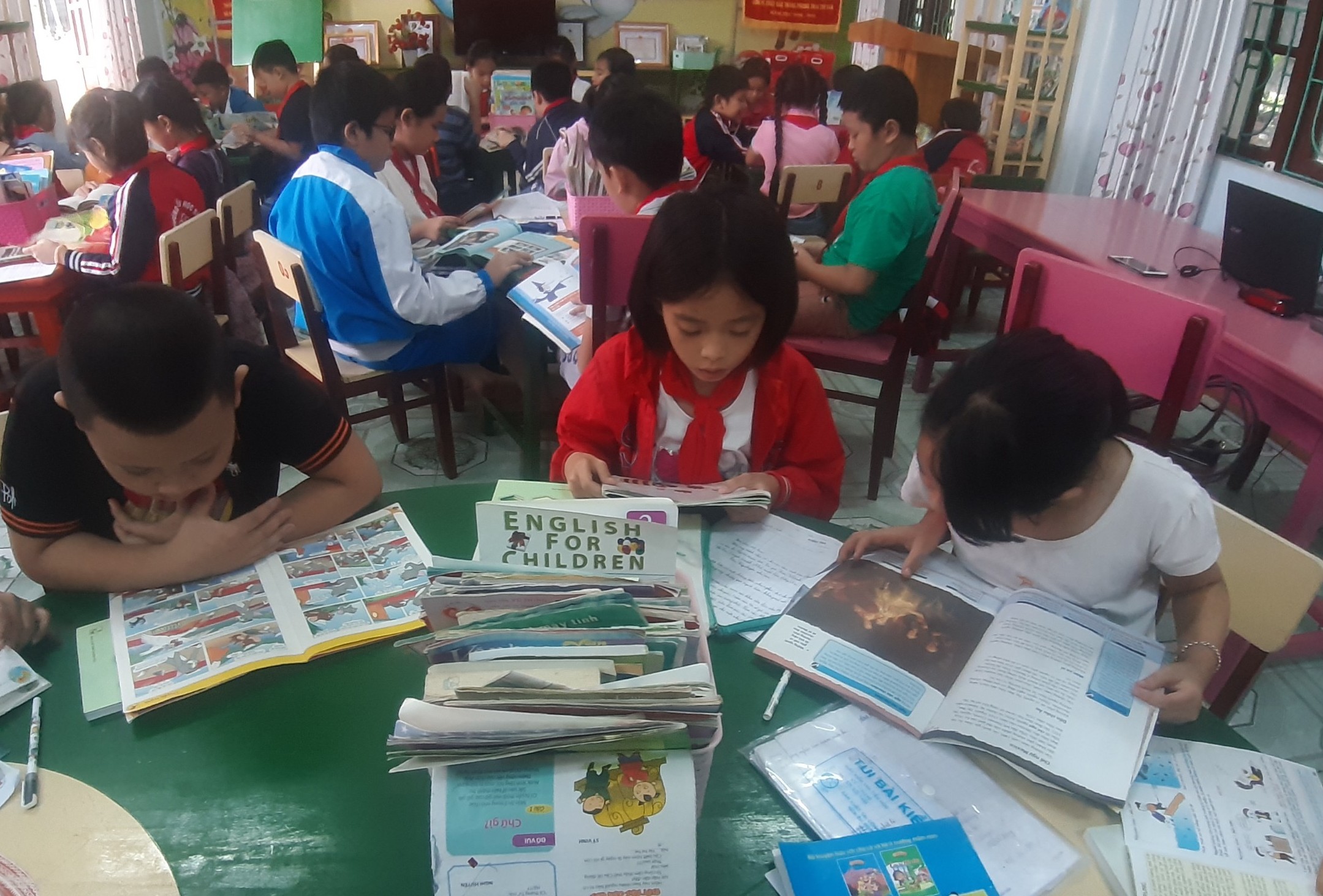 "Nhóm lửa" đam mê đọc sách cho học sinh