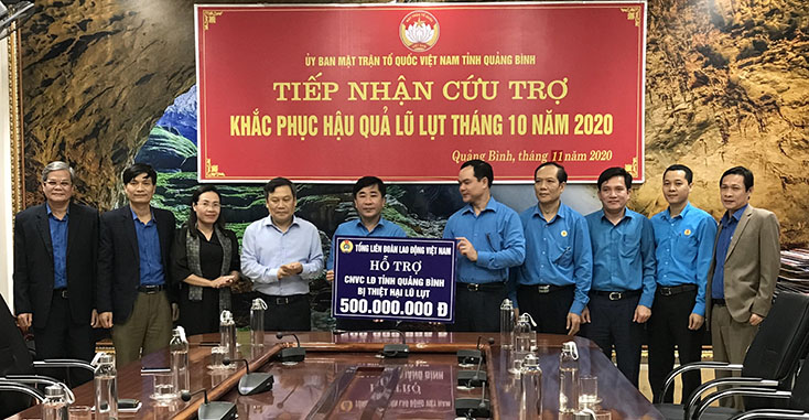 Tiếp nhận trên 68,2 tỷ đồng ủng hộ Quảng Bình khắc phục hậu quả mưa lũ