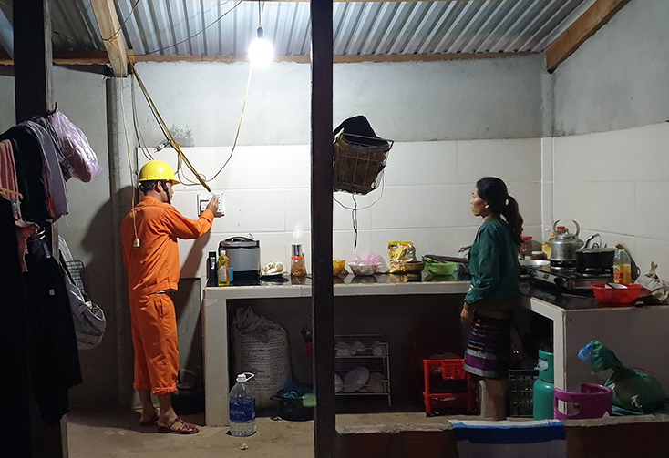 Điện lại sáng giữa đại ngàn Trường Sơn
