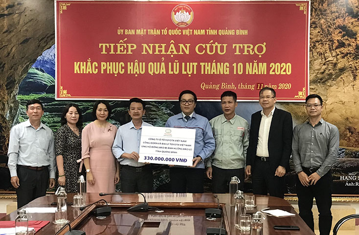 Hướng về người dân vùng lũ Quảng Bình
