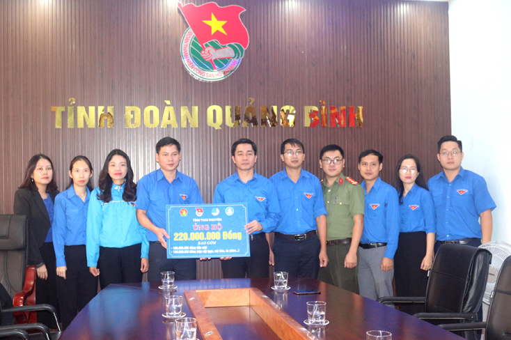 Hướng về người dân vùng lũ Quảng Bình