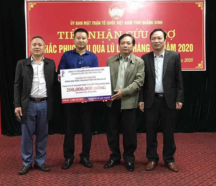 Chia sẻ khó khăn cùng người dân vùng lũ Quảng Bình