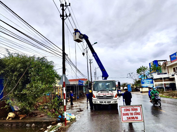 Tập trung khôi phục cấp điện cho khách hàng