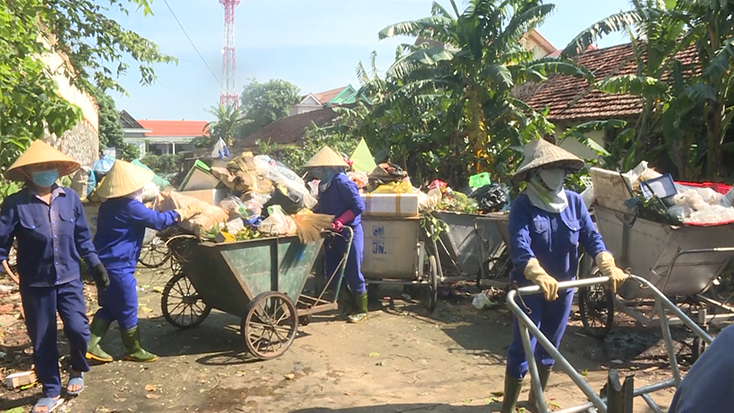 BQL các công trình công cộng Quảng Ninh: Thu gom hơn 5.000m3 rác thải sau lũ