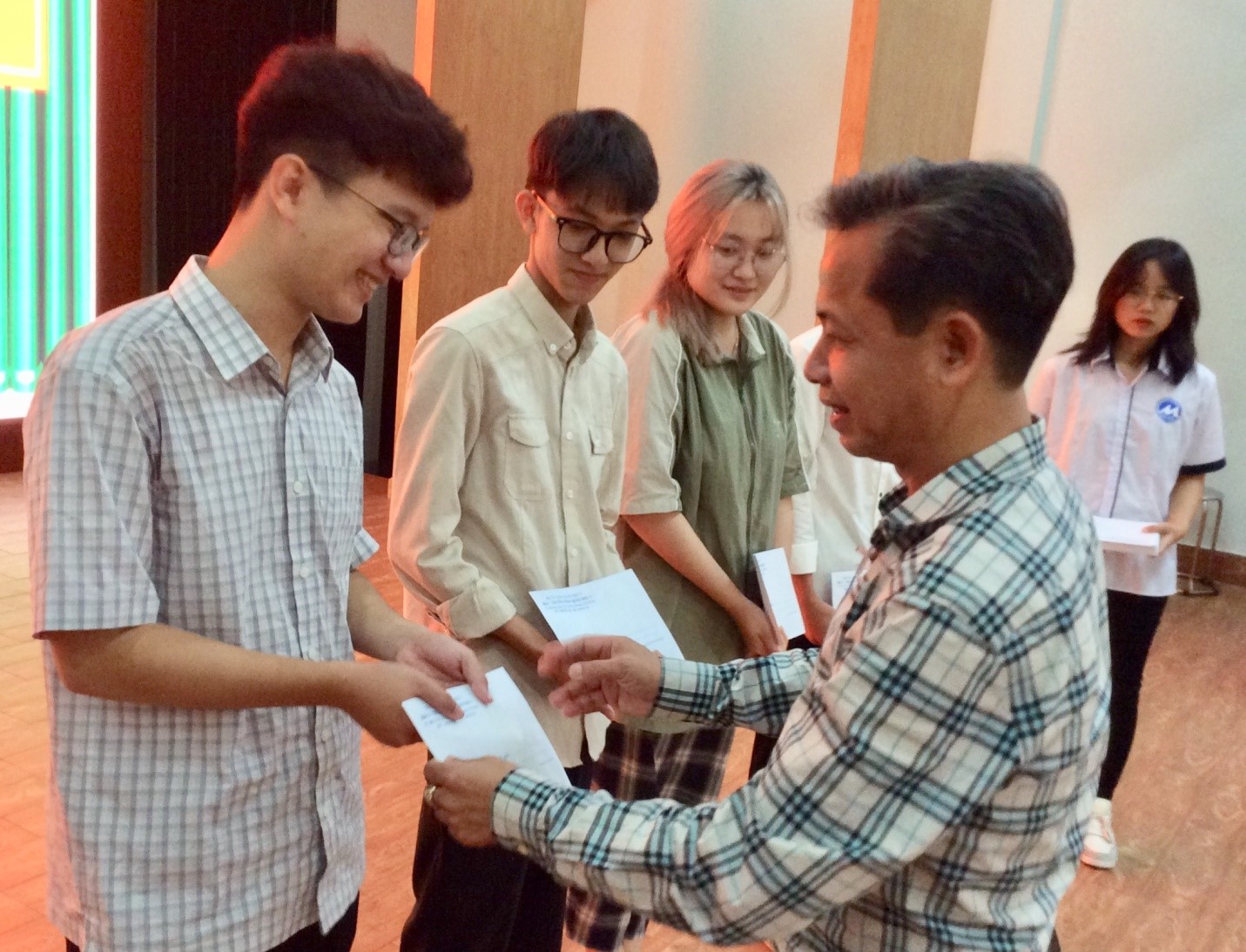 Trao học bổng cho sinh viên quê Quảng Bình đang học năm nhất tại TP. Hồ Chí Minh