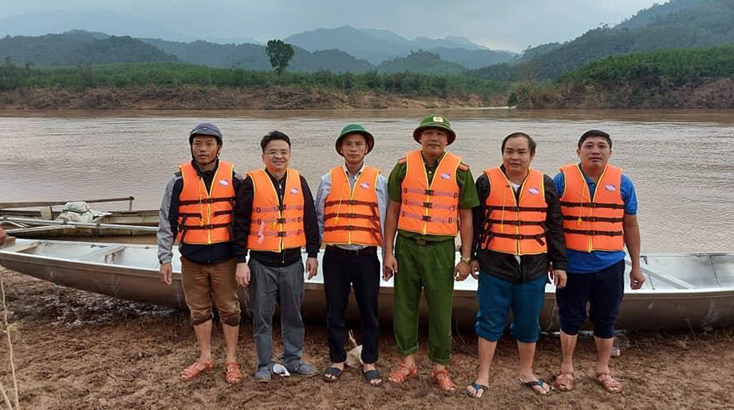 Trao thuyền cứu hộ, cứu nạn cho các địa phương vùng lũ Quảng Bình